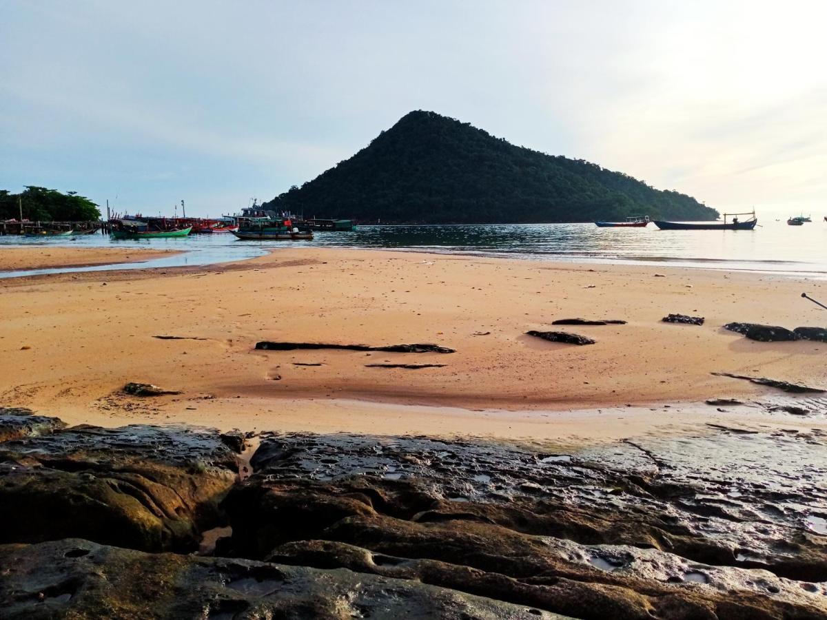 Hotel The Azure - M'Pai Bay Koh Rong Sanloem Esterno foto